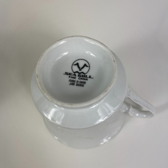 Vintage Sea Gull Fine ChineaChristmas  holiday tea cups &  saucers - Picture 9 of 13